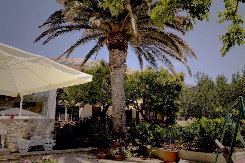 Apartments And Rooms Tomas Podstrana Exterior foto