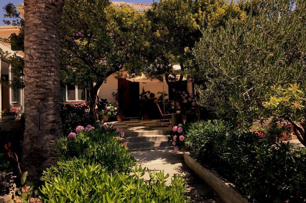 Apartments And Rooms Tomas Podstrana Exterior foto