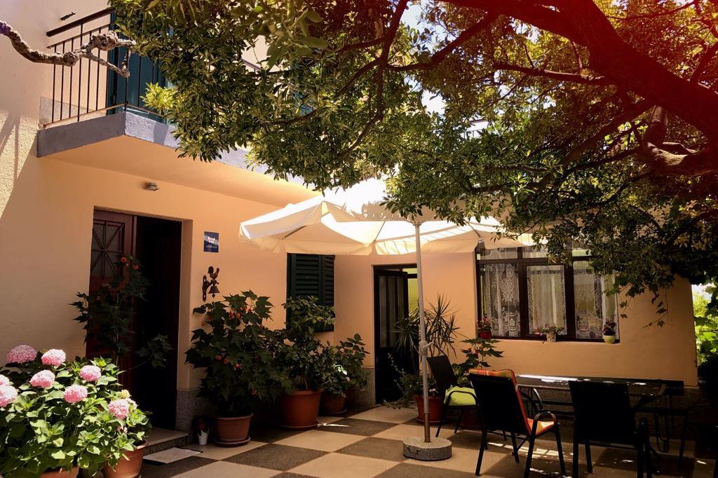 Apartments And Rooms Tomas Podstrana Exterior foto