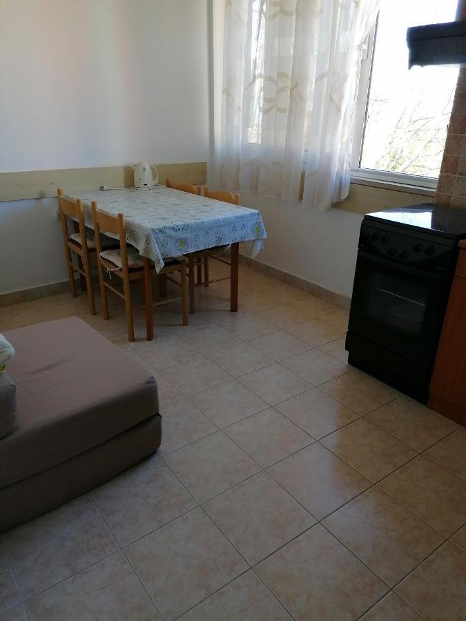 Apartments And Rooms Tomas Podstrana Exterior foto