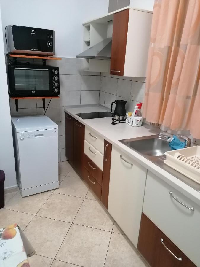 Apartments And Rooms Tomas Podstrana Exterior foto
